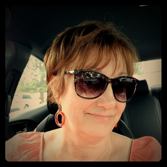 Meet your Posher, Angie - Picture 1 of 1